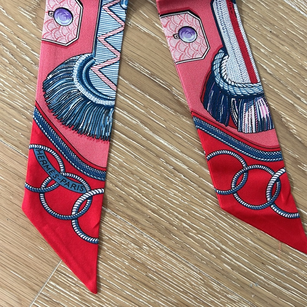 NWOT Hermes 100% silk twilly scarf soie epaulettes pink blue white - Picture 3 of 5